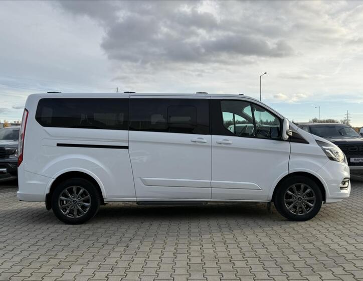 Ford Tourneo Custom 6
