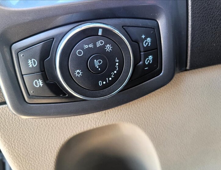 Ford Tourneo Custom MPV 2,0 l 125 kw