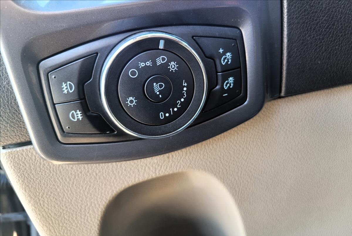 Ford Tourneo Custom MPV 2,0 l 125 kw