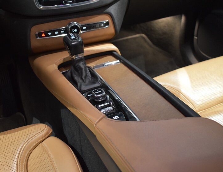 Volvo XC90 SUV 2,0 l 165 kw