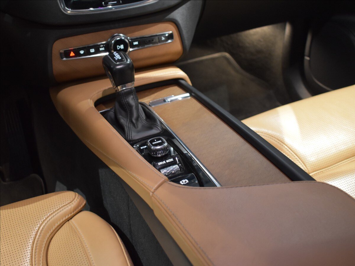 Volvo XC90 SUV 2,0 l 165 kw