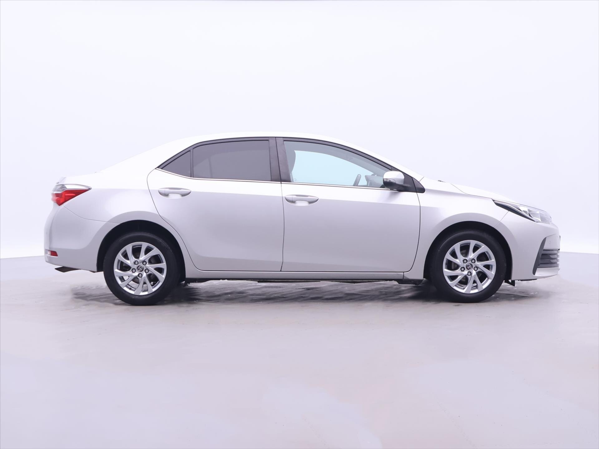 Toyota Corolla Sedan / Limuzína 1,6 l 97 kw