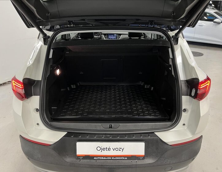 Opel Grandland X SUV 1,2 l 96 kw