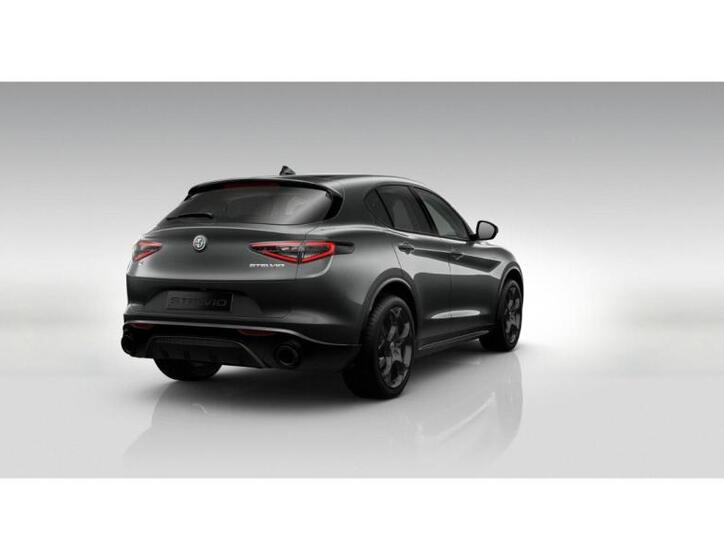 Alfa Romeo Stelvio 4
