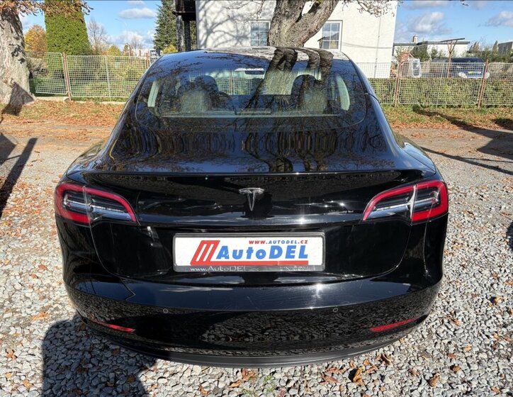 Tesla Model 3 Sedan 0,0 239 kw