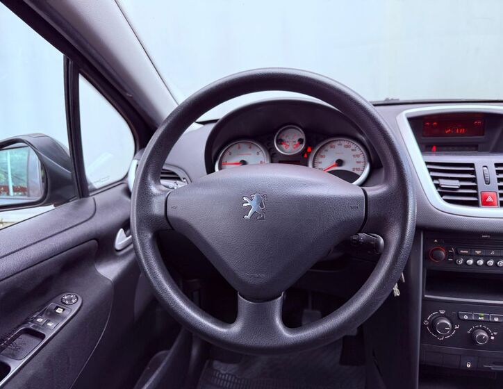 Peugeot 207 11