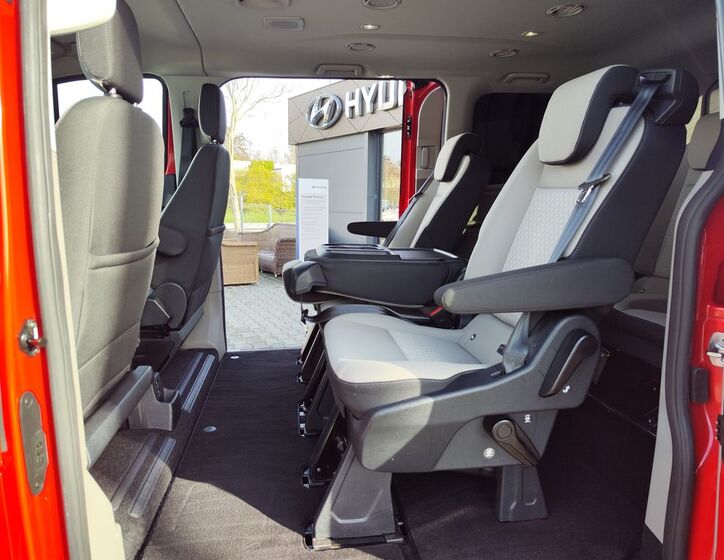 Ford Tourneo Custom 12