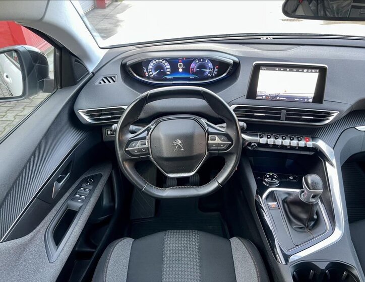 Peugeot 3008 SUV 1,2 l 96 kw