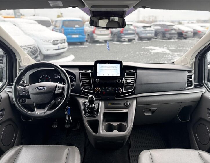 Ford Tourneo Custom 19