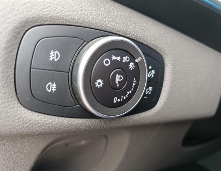 Ford Tourneo Custom MPV 2,0 l 110 kw