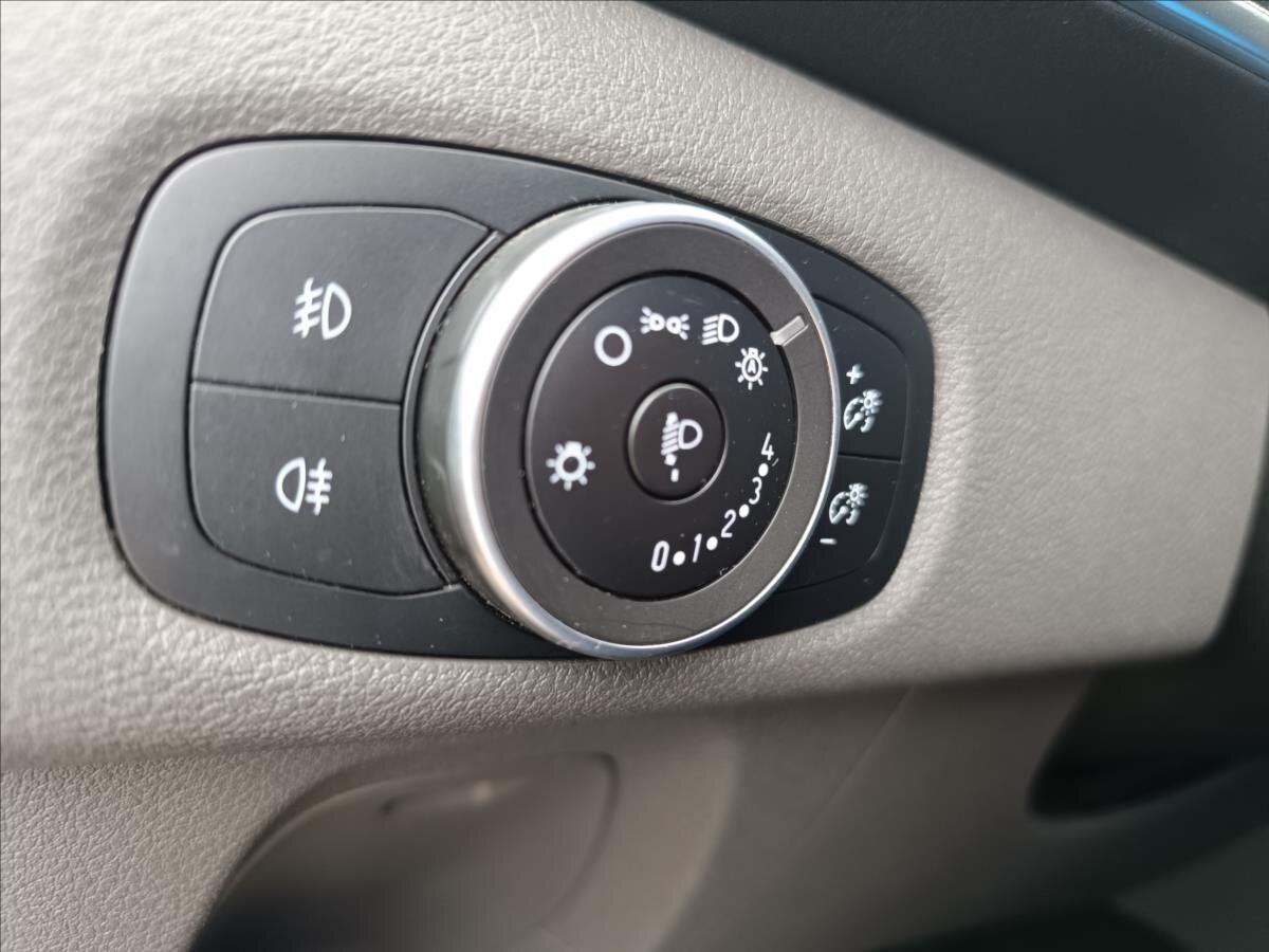 Ford Tourneo Custom MPV 2,0 l 110 kw