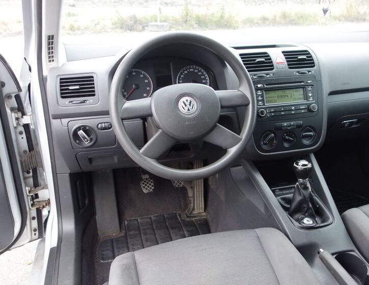 Volkswagen Golf 23