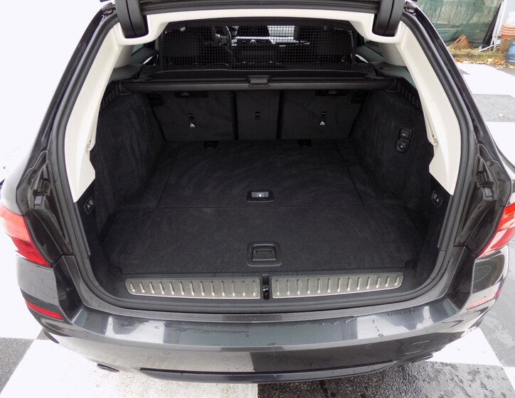 BMW Řada 5 Kombi 3,0 l 195 kw