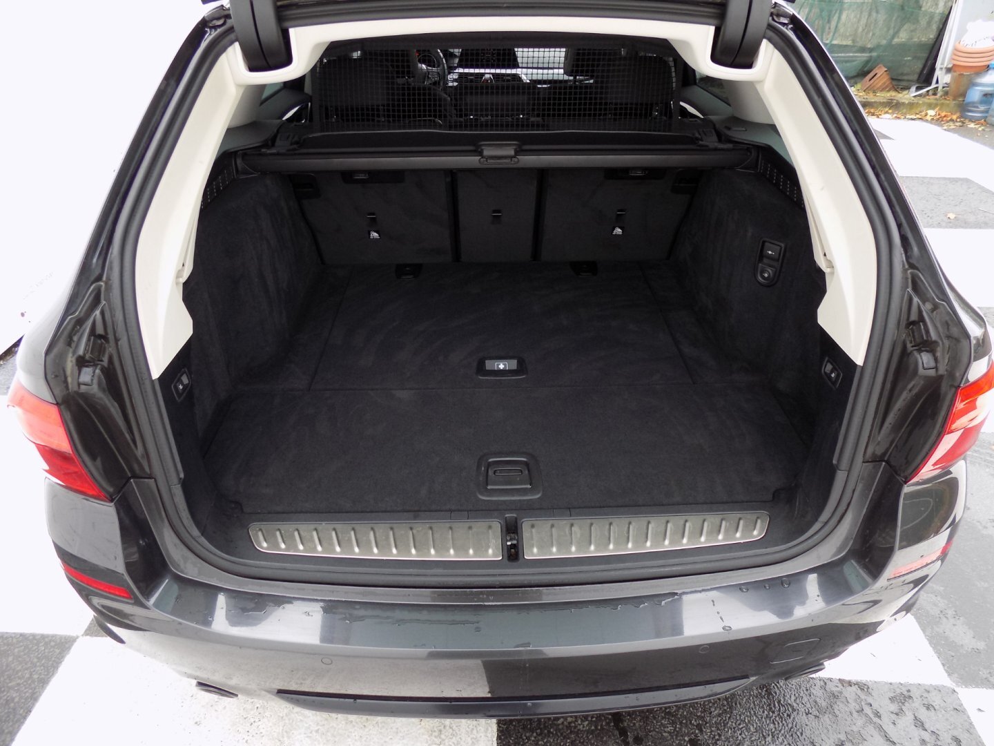 BMW Řada 5 Kombi 3,0 l 195 kw