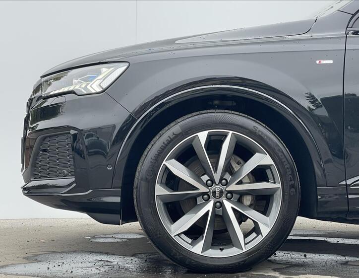 Audi Q7 21
