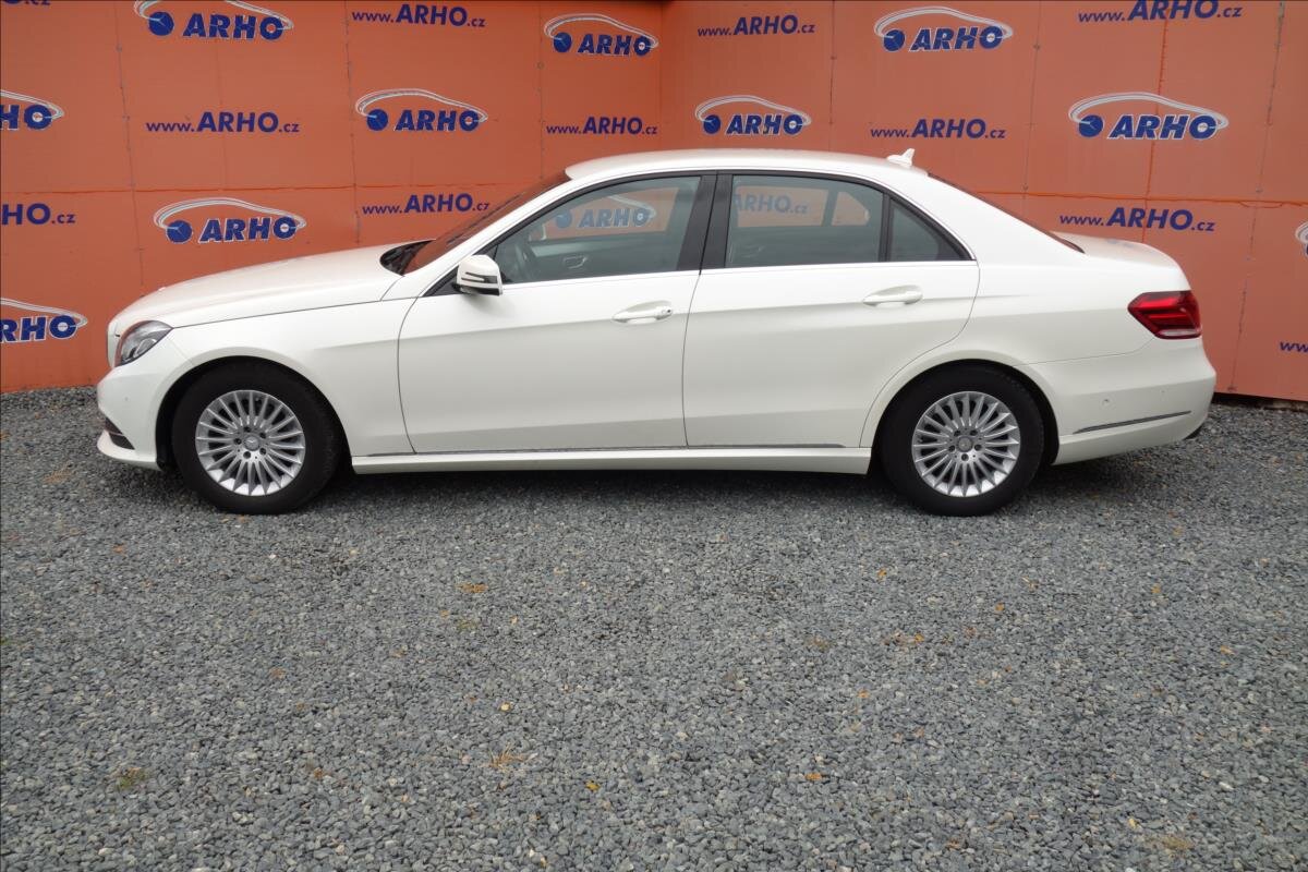 Mercedes-Benz Třídy E Sedan / Limuzína 2,1 l 125 kw