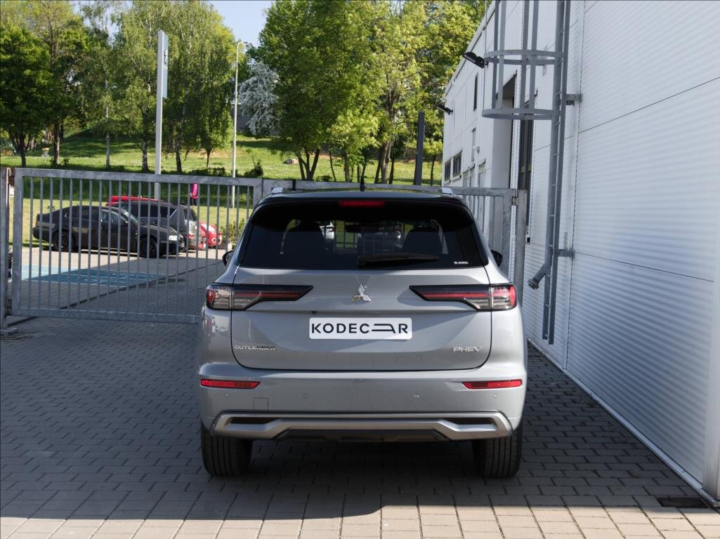 Mitsubishi Outlander SUV / Terénní 2,4 l 225 kw