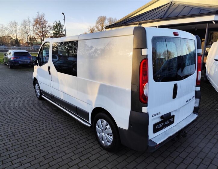 Opel Vivaro 10