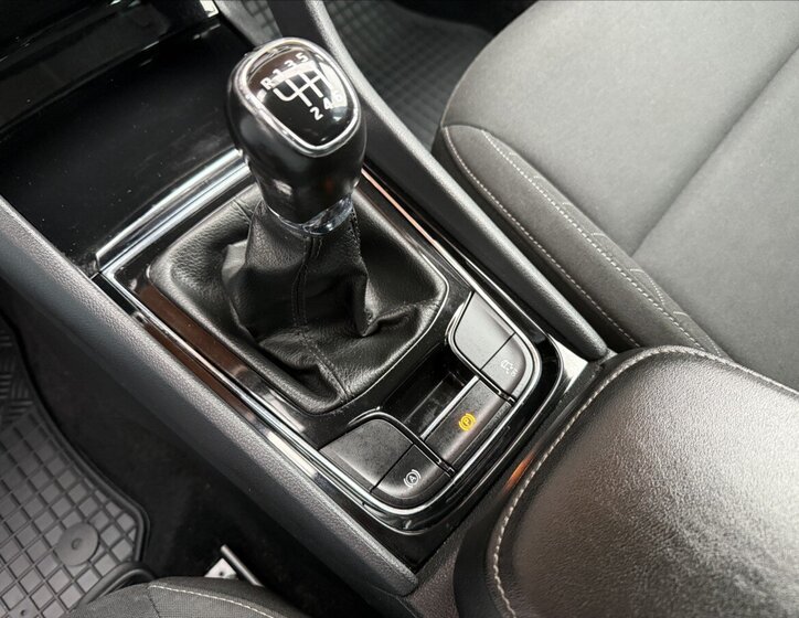 Škoda Karoq SUV / Terénní 1,6 l 85 kw