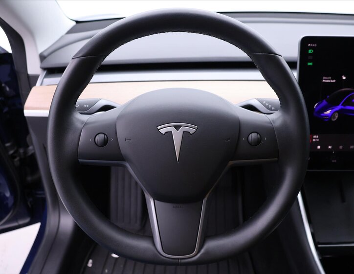 Tesla Model 3 Sedan / Limuzína 0,0 324 kw