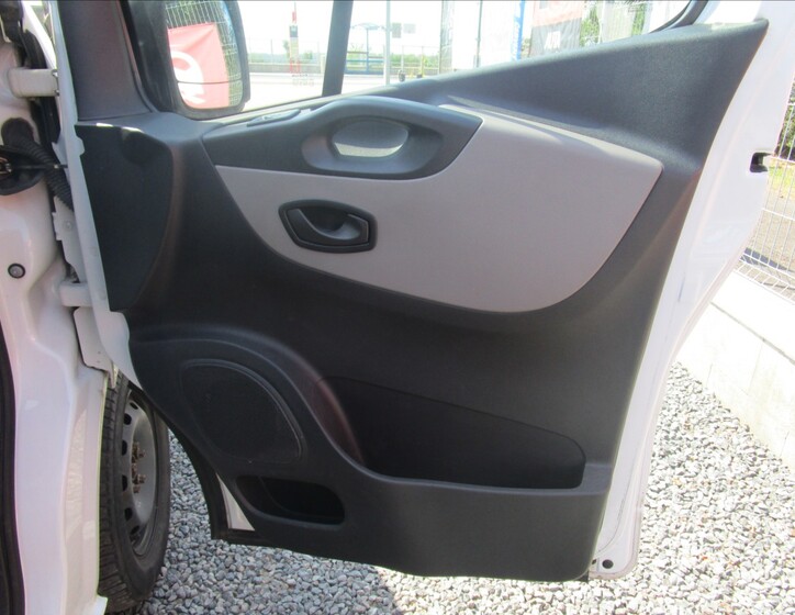 Renault Trafic 19