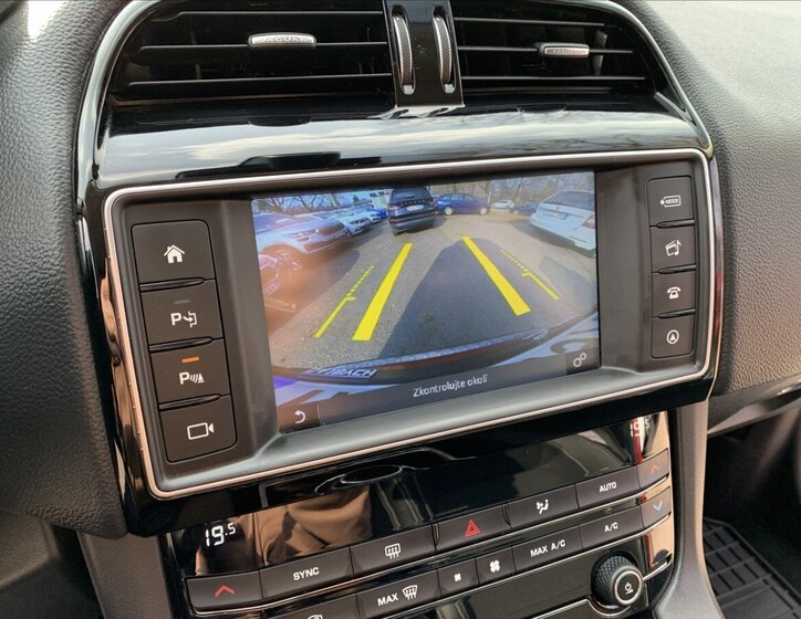 Jaguar F-Pace SUV / Terénní 2,0 l 132 kw