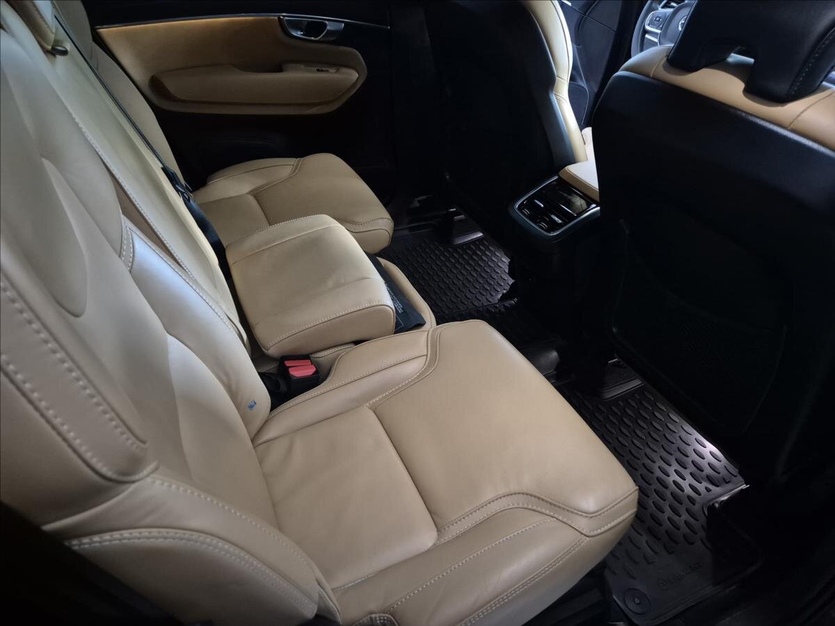 Volvo XC90 SUV / Terénní 2,0 l 180 kw