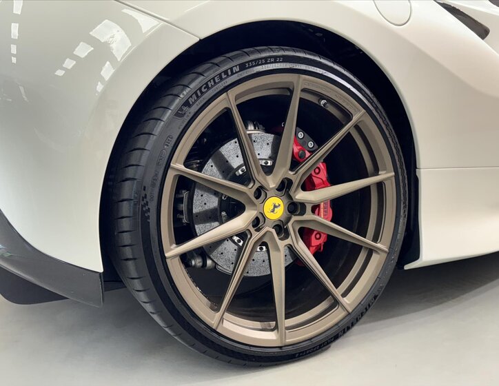 Ferrari F8 Kabriolet 3,9 l 530 kw