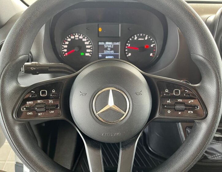 Mercedes-Benz Sprinter 11