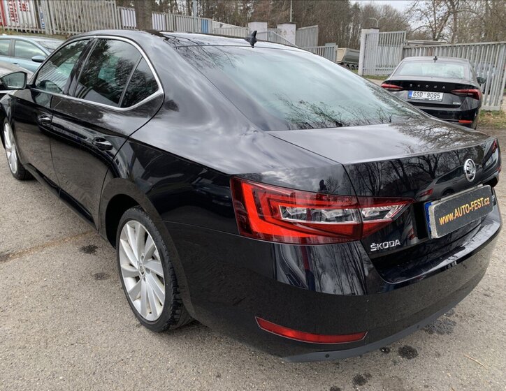 Škoda Superb Sedan / Limuzína 1,5 l 110 kw