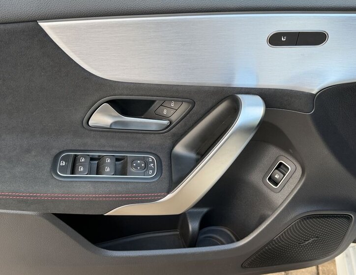 Mercedes-Benz Třídy A Hatchback 1,3 l 118 kw