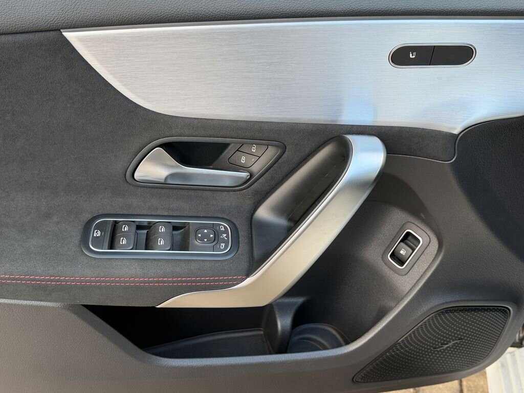 Mercedes-Benz Třídy A Hatchback 1,3 l 118 kw