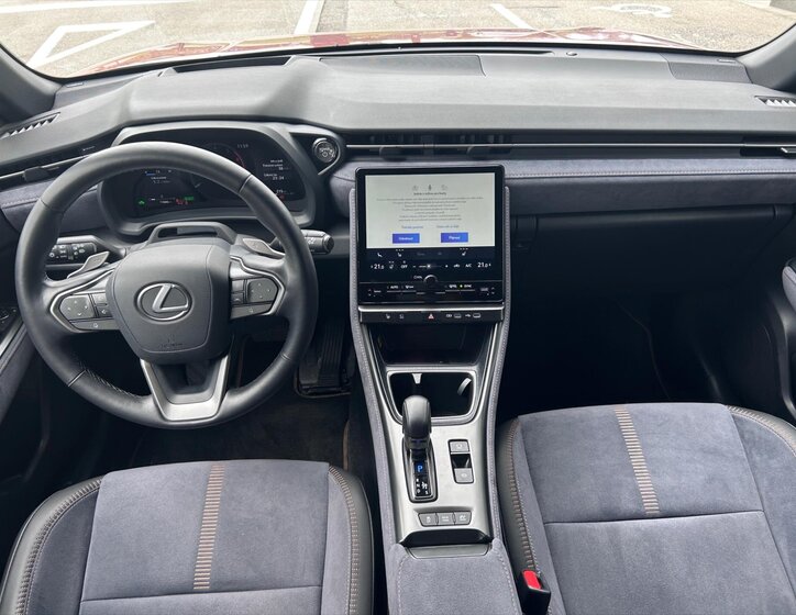 Lexus LBX SUV / Terénní 1,5 l 100 kw