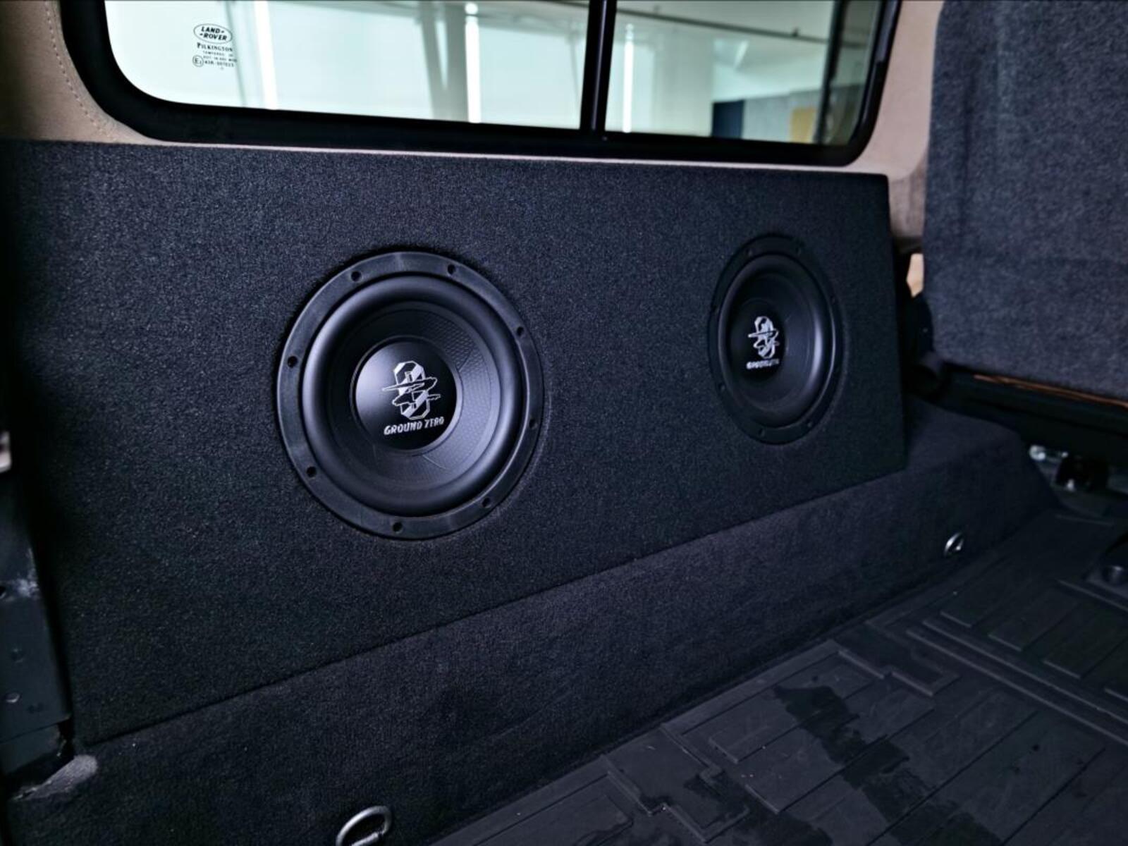 Land Rover Defender 29