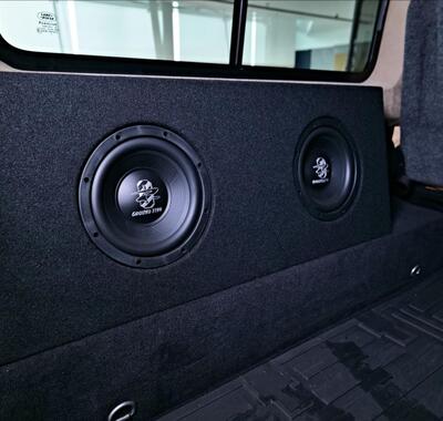 Land Rover Defender 29