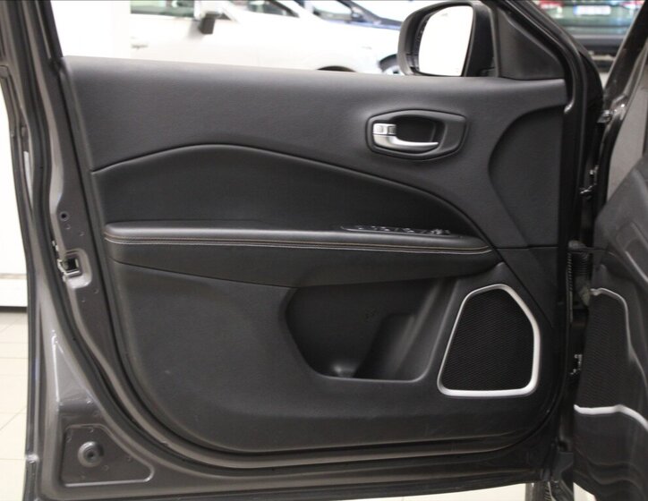 Jeep Compass SUV / Terénní 1,6 l 88 kw