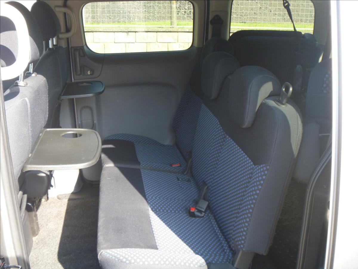 Nissan NV200