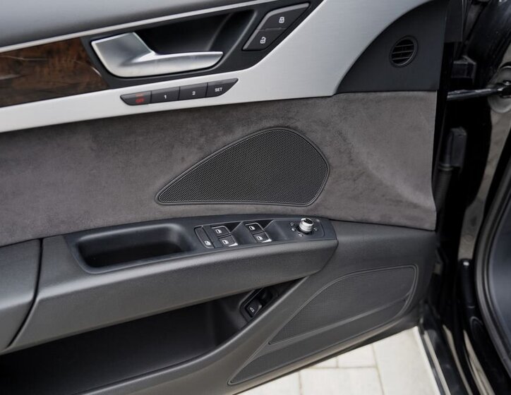 Audi A8 Sedan / Limuzína 3,0 l 213 kw