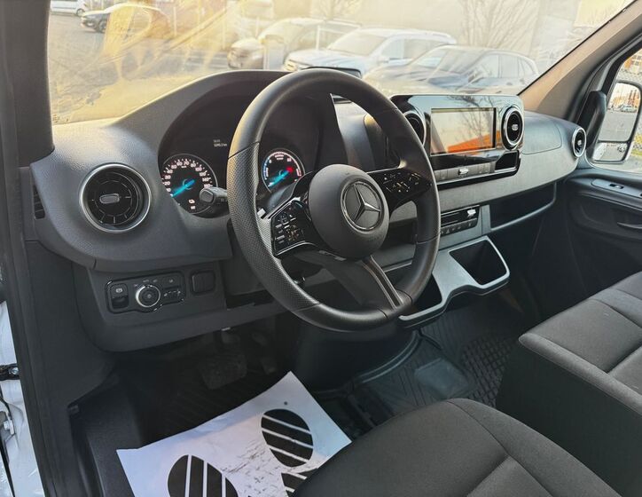 Mercedes-Benz Sprinter 8