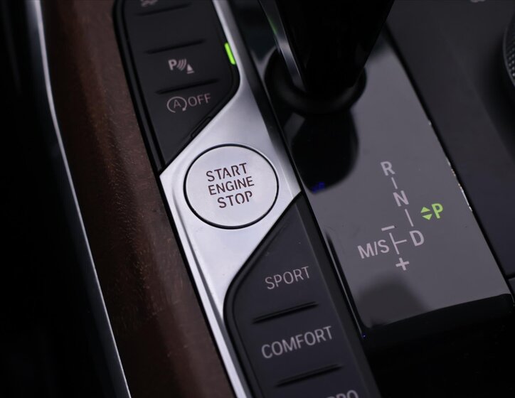 BMW Řada 3 Sedan 3,0 l 195 kw