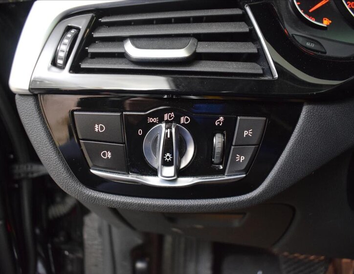 BMW Řada 5 Kombi 3,0 l 195 kw