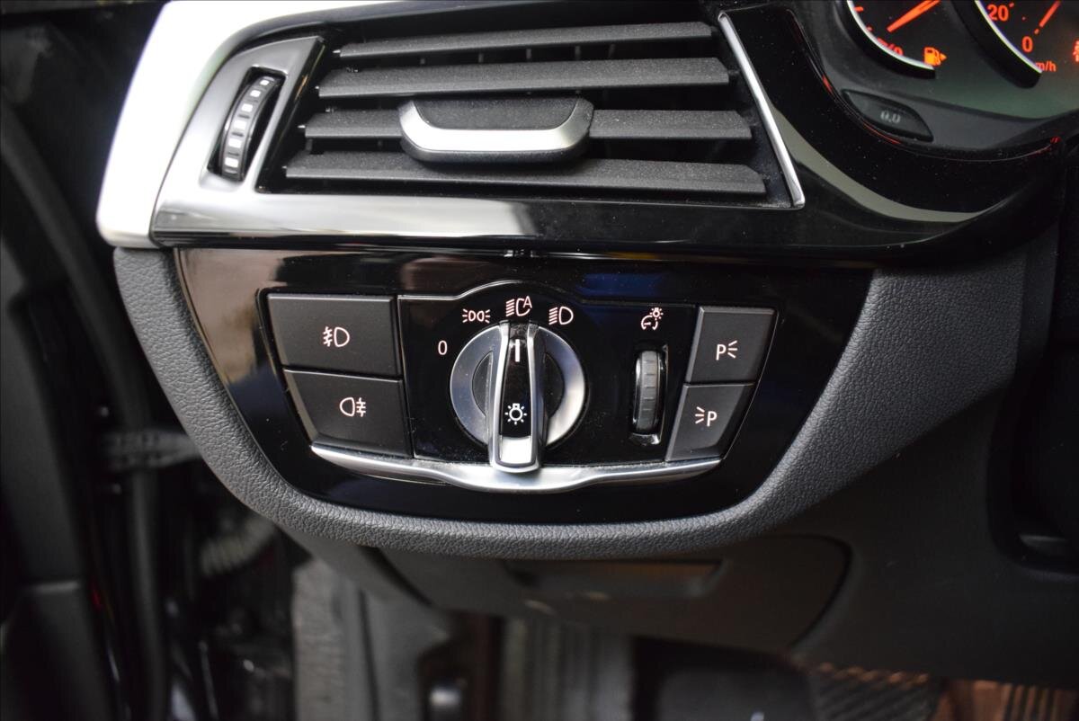 BMW Řada 5 Kombi 3,0 l 195 kw