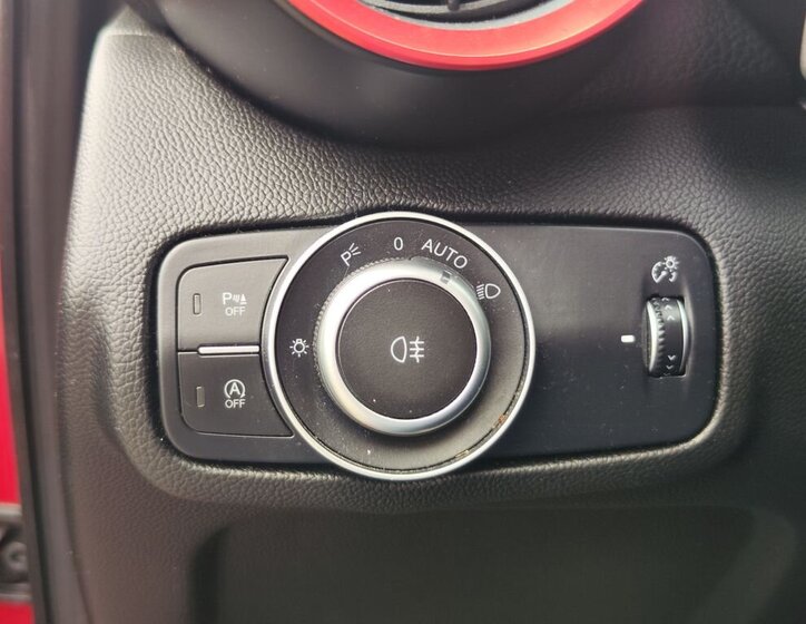 Alfa Romeo Giulia Sedan / Limuzína 2,1 l 110 kw