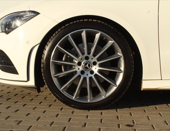 Mercedes-Benz CLA Sedan 2,0 l 140 kw