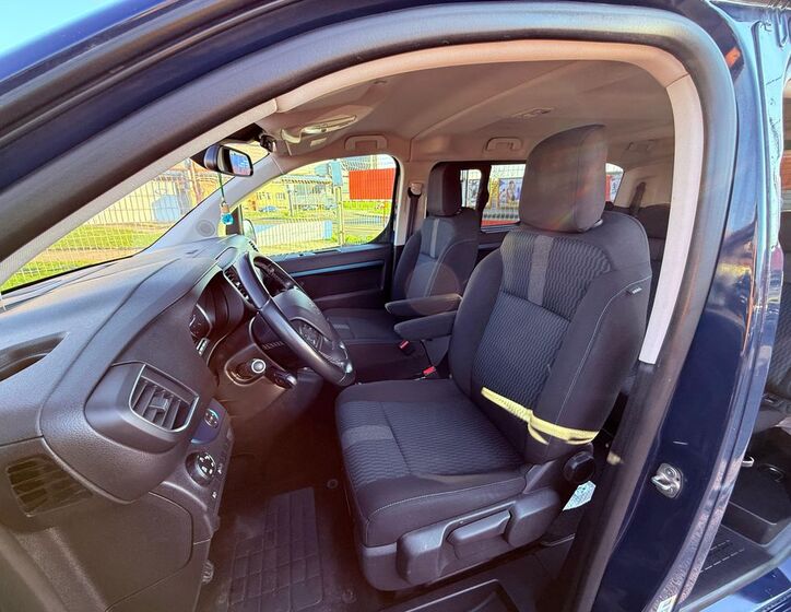 Peugeot Traveller 11