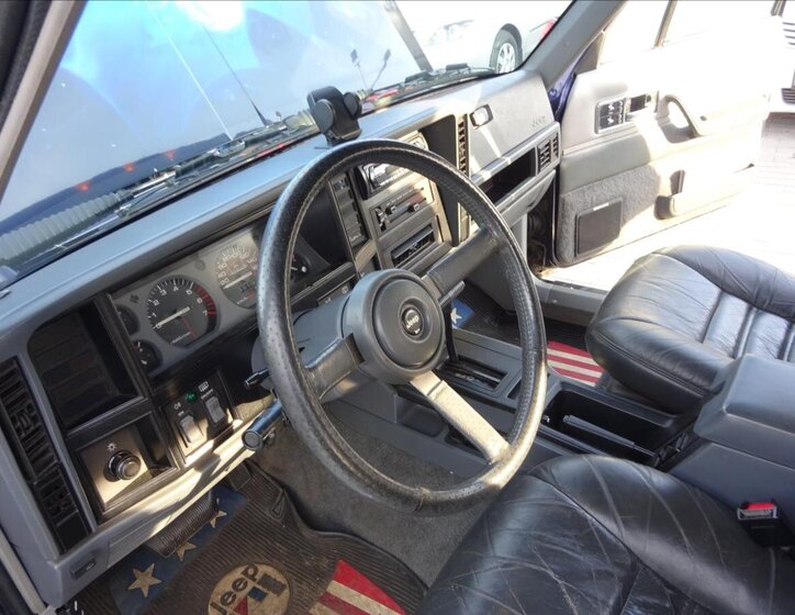 Jeep Cherokee SUV / Terénní 4,0 l 136 kw