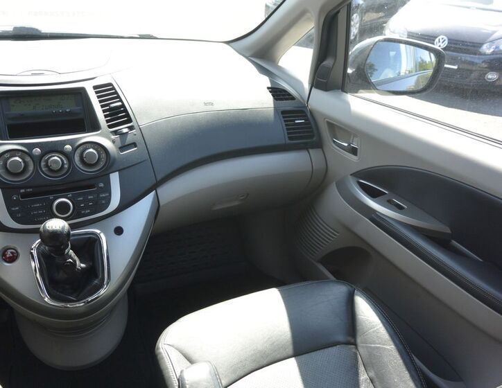 Mitsubishi Grandis 14