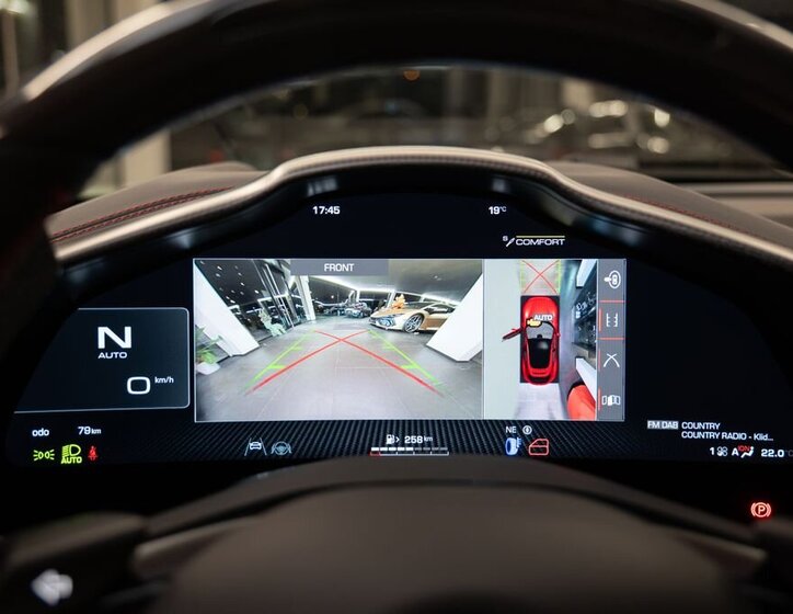 Ferrari Ostatní Hatchback 6,5 l 529 kw