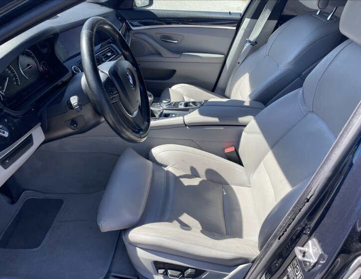 BMW Řada 5 Kombi 3,0 l 180 kw