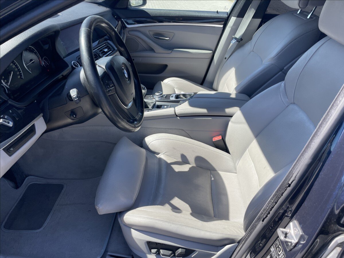 BMW Řada 5 Kombi 3,0 l 180 kw